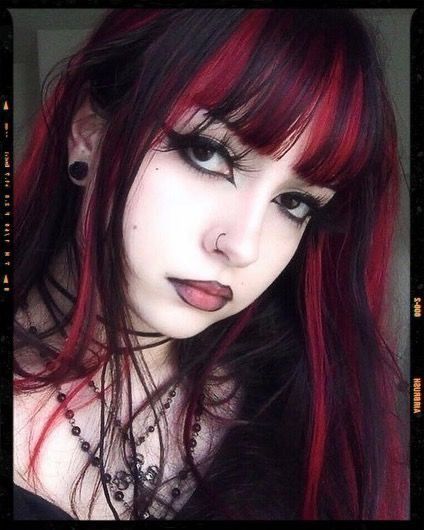 Long Hairstyles Goth, Hairdye Ideas Grunge, Red Hair Grunge Aesthetic, Red Goth Hair, Red And Black Hair Aesthetic, Red Alt Hair, Dyed Bangs Red, Hair Color Ideas Grunge, Alt Hair Color Ideas