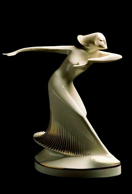 Theo-Vos---Ballerina---c.-1927---Hutschenreuther---37cm Ballet Statue, Ballerina Statue, Art Deco Statue, Lampe Art Deco, Art Deco Sculpture, Deco Furniture, Sculptures & Statues, Art Deco Design, Art Sculpture