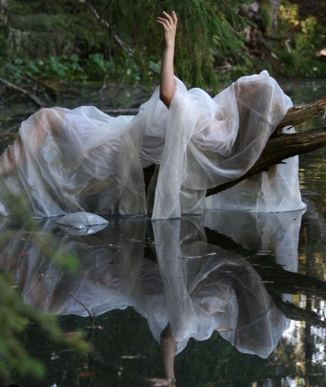 Lake Photoshoot, Water Shoot, Water Nymphs, Water Photography, Forest Fairy, Photography Inspo, Model Photography, Photography Inspiration, Art Photography