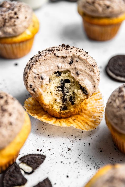 Oreo Cupcakes with Oreo Whipped Cream Frosting Oreo Whipped Cream Frosting, Oreo Whipped Cream, Oreo Blondies, Oreo Chocolate Chip Cookies, Cookies And Cream Frosting, Oreo Stuffed Chocolate Chip Cookies, Vegetarian Cookies, Cookies N Cream, Small Batch Baking