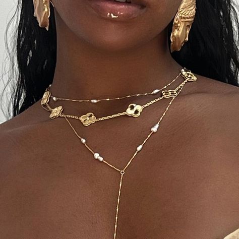 @deetailz on Instagram: "fresh set ✨" Jewellery Dainty, Dope Jewelry Accessories, Earthy Jewelry, Nice Jewelry, Gold Girl, Jewelry Aesthetic, Gold Aesthetic, Golden Jewelry, Jewelry Accessories Ideas