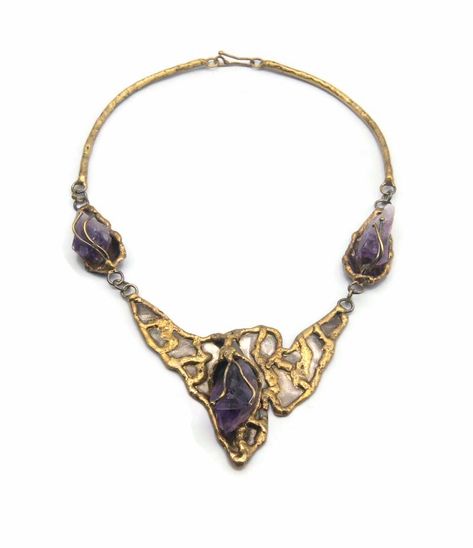 This item is a chunky Brutalist style brass and silver mixed metal bib necklace with purple amethyst crystal. This necklace is 16 inches with a hook clasp. Stunning, eye catching Brutalist style from 1960s.  DETAILS:  ☼ Approximately 16 inches long. ☼ Approximately 59.4 grams, total weight. ☼ ☼ ☼ ☼ ☼ ☼ ☼ ☼ ☼ ☼ ☼ ☼ ☼ ☼ ☼ ☼ ☼ ☼ ☼ ☼ ☼ PLEASE NOTE:  ☼ Different items on SALE everyday!  Check back often to take advantage of these bargains! ☼ FREE DOMESTIC SHIPPING on purchases of $35 or more. Combined shipping is still available to domestic and international locations. ☼ This shop is happy to accept exchanges, returns for store credit.  Cash returns are only available in the rare event that an item is inaccurately described.  For example, if an item is described as gold but is actually silver o Mixed Metal Necklace, Amethyst Crystal Necklace, Brutalist Design, Metal Necklace, Business Wear, Topaz Stone, Hook Clasp, Bib Necklace, Mixed Metals