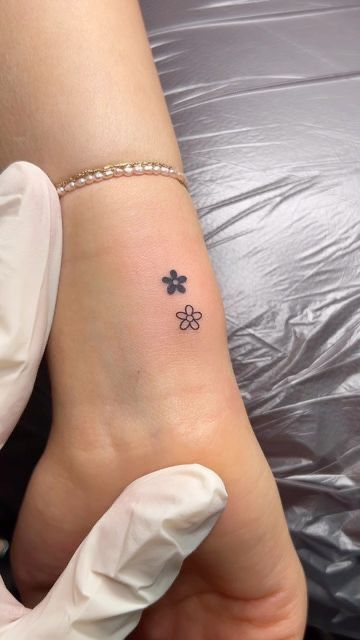 16 Tattoo, Cute Simple Tattoos, Basic Tattoos, Small Girly Tattoos, Small Pretty Tattoos, Petite Tattoos, Śliczne Tatuaże, Classy Tattoos, Small Hand Tattoos