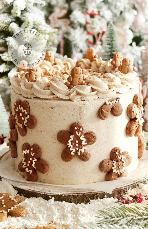 Gingerbread Cake Decorating Ideas, Minimalist Christmas Cake, Lego Cake Design, Modern Christmas Cake, Gingerbread Buttercream, Black Strap Molasses, Christmas Birthday Cake, Grinch Cake, Mcdougall Recipes