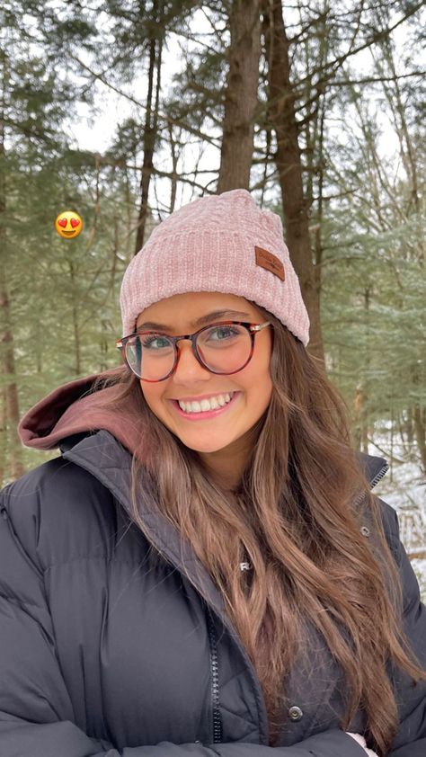 Glasses Inspo Long Face, Celebrities Wearing Glasses, Everyday Glasses For Women, Glasses Red Hair, Spencer Barbosa Glasses, It Girl Glasses, Glasses Inspo Women Round Face, Cute Glasses For Round Face, Glasses For Brown Hair