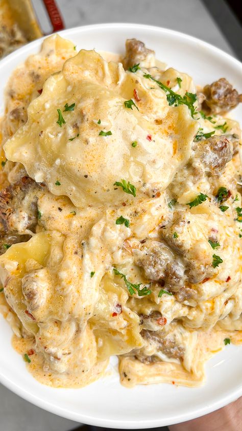 Alfredo Ravioli, Sausage Ravioli, Sausage Alfredo, How To Make Ravioli, Baked Chicken Spaghetti, Spicy Italian Sausage, Batch Baking, Ravioli Bake, Restaurant Copycat