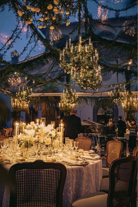 Night Wedding Venues Outdoor, Old Wedding Decorations, Magia Wedding Aesthetic, Royal Outdoor Wedding, Outdoor Chic Wedding, Vincenzo Dascanio Weddings, Dramatic Wedding Aesthetic, European Wedding Reception, Old Fashioned Wedding Ideas