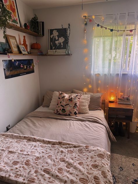 Cozy boho artsy vibes Earthy Boho Dorm Room, Dorm Earthy, Cute Earthy Dorm Rooms, Cozy Boho Throw Blanket, Boho Dorm Room Blankets, Cozy Boho, Fall Bedroom, Dorm Inspo, Apartment Aesthetic