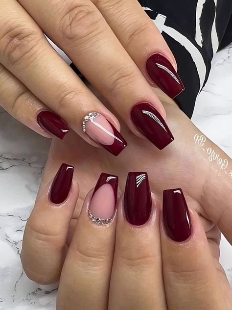 Maroon Red Nails Acrylic, Square Nail Designs For Wedding, Burgundy Nails With French Tip, Trending Simple Nails, Simple Nails Burgundy, Maroon Manicure Ideas, Wine Gel Nails Design, Cute Burgundy Nails Acrylic, Red Nail Designs For Wedding