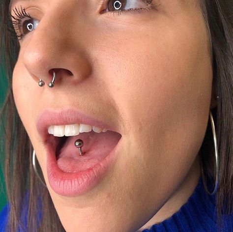 Vous aimez le Piercing à la langue ? 💍 || @piercing_luxury ⚜️ Piercing-Luxury.com  #piercingluxury #piercing #piercingfrance  #septum #paris #france #tatoo #piercinghelix #piercingtragus #piercingconch #piercingaddict #piercinglove Luxury Piercing, Piercing Conch, Piercing Tragus, Piercing Tattoo, Body Piercing Jewelry, Color Free, Piercing Jewelry, Nostril Hoop Ring, Metal Jewelry