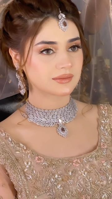 Eyeliner Looks Tutorial, Makeup Ideas Matte, Creative Eyeliner Looks, Pakistani Bridal Makeup Hairstyles, Pakistani Makeup Looks, Lip Makeup Ideas, Dewy Skin Makeup, Makeup For Everyday, Makeup Ideas For Beginners