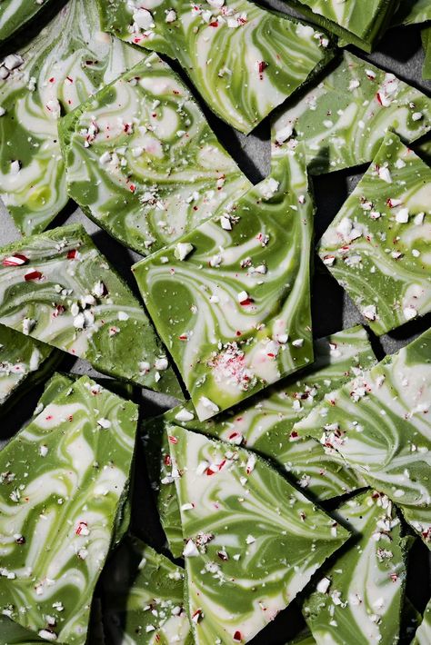 A unique and festive twist on the classic holiday treat - this matcha peppermint bark combines white chocolate, matcha & crushed peppermint for a lovely confection to make & share with friends and loved ones! #matcha #peppermintbark #chocolate #holidayrecipes White Chocolate Peppermint Bark, Matcha White Chocolate, Christmas Bark, Chocolate Peppermint Bark, How To Temper Chocolate, Matcha Chocolate, Chocolate Slabs, Candy Bark, Matcha Recipe