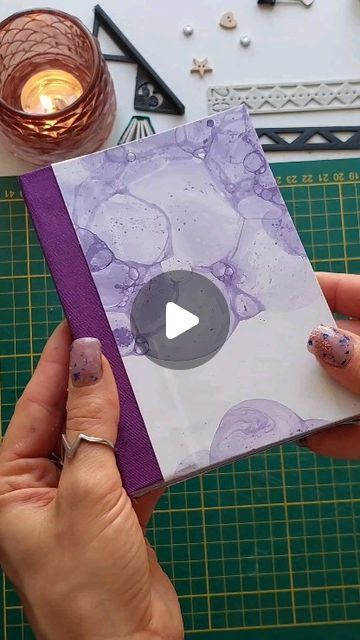 Bookbinding Ideas, Book Self, Book Cover Diy, Bubble Paper, Paper Lovers, Acrylic Painting Tips, Vintage Junk Journal, Book Folding, Paper Book