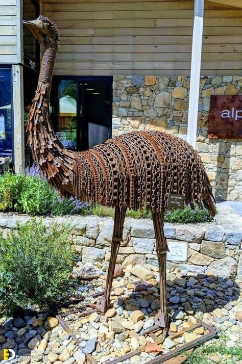 Repurposed Old Farm Equipment, Scrap Metal Art Ideas Garden Sculptures, Apaneca, How To Weld, Junk Metal Art, Scrap Recycling, Recycled Garden Art, Recycled Metal Art, Welding Art Projects