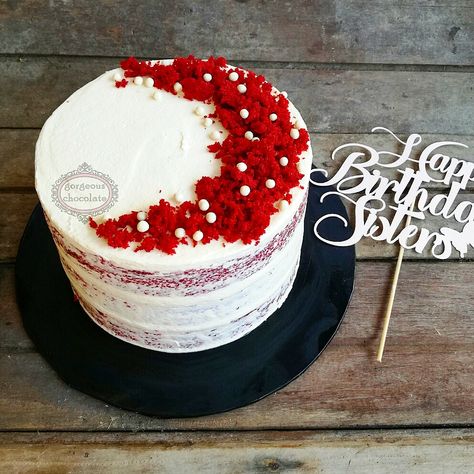 White Red Velvet Cake, Redvelvet Cake Designs, Simple Red Velvet Cake Designs, Red Velvet Cake Design Ideas, Red Velvet Cake Decoration Ideas, Red Velvet Cake Design Birthdays, Redvelvet Cake Design, Red Velvet Cake Design, Choco Moist Cake