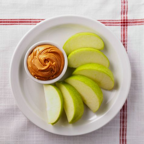 How to make Apple Slices with Peanut Butter Snack - prep & cook time, serving size, nutritional info, ingredients. Add recipe ingredients to your shopping list! Apple Slices With Peanut Butter, Sliced Apple, Dash Diet Recipes, Peanut Butter Snacks, Apple And Peanut Butter, Snack Prep, Low Calorie Snacks, Quick Bite, Nutritious Snacks