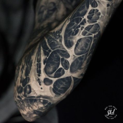 Dark Tattoo Designs, Biomech Tattoo, Biomechanical Tattoo Design, Herren Hand Tattoos, Gotik Tattoo, Tatoo 3d, Bio Organic Tattoo, Feminine Skull Tattoos, Shadow Tattoo