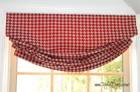 How to make a roman shade- easy sew or no-sew Window Shutters Diy, Kitchen Window Dressing, Bathroom Window Coverings, Curtain Tutorial, Diy Roman Shades, Relaxed Roman Shade, Faux Roman Shades, Diy Shutters, Diy Shades