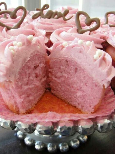 Mm Cupcakes, Pink Champagne Cupcakes, Boozy Cupcakes, Champagne Cupcakes, Champagne Cake, Dessert Shots, Wedding Dessert, Jello Shots, Cake Boss