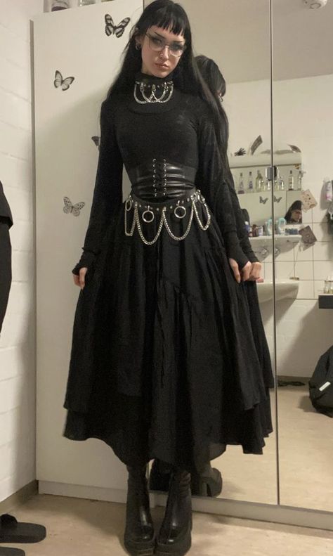 Dark Rennaisance Outfits, Black Shrug Outfit Ideas, Gothic Outfit Ideas Casual, Trad Goth Outfits Women, Witch Cosplay Aesthetic, Witch Outfit With Pants, Goth Outfits With Long Skirts, Goth Feminine Outfits, Soft Goth Outfits Aesthetic