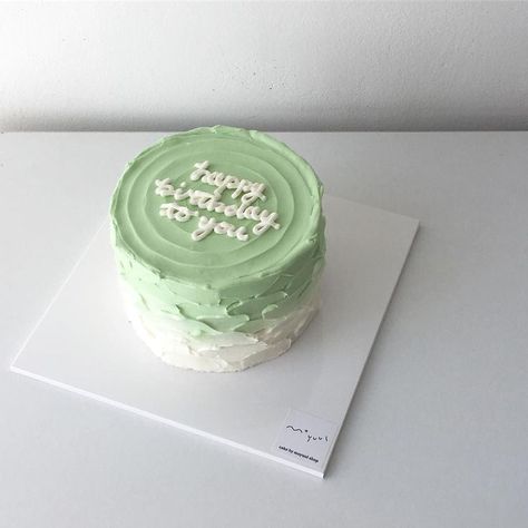 Light Green Birthday Cake, Green Cake Aesthetic, Light Green Cake, Pretty Deserts, Minimalist Birthday Cake, Minimalistic Cake, Minimalist Cakes, Green Birthday Cakes, Birthday Cake For Boyfriend