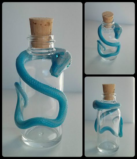 Handmade polymer clay snake on 30Mil bottle Polymer Clay Snake, Clay Snake, Polymer Clay Kunst, Clay Items, Halloween Potion Bottles, Clay Jar, Glass Bottles With Corks, Polymer Clay Figures, Rhinestone Eyes