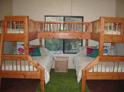 Grandchildren sleeping over?  A house full of company?  Big family?  These are so cool.  I would have loved this as a kid when all my cousins were over. Bunk Bed Plans, Triple Bunk Beds, House Bunk Bed, Bunk Rooms, Cool Bunk Beds, Bunk Beds With Stairs, Bunk Bed Designs, Space Bedding, Bed Plans