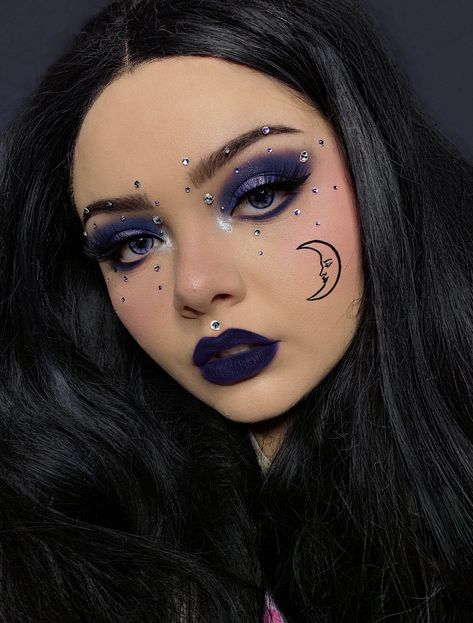 Wizard Halloween Makeup, Celestial Witch Costume Makeup, Goth Queen Costume, Celestial Witch Makeup Halloween, Demon Woman Costume, Glitter Witch Makeup, Halloween Makeup For Witches, Assassin Makeup Female, Witch Halloween Costume Makeup