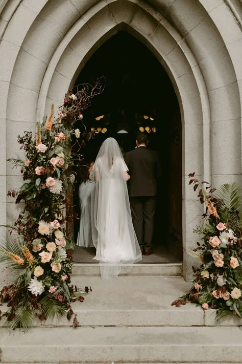 Church Wedding Flowers, Church Wedding Decorations, Prettiest Bouquet, Signing Table Wedding, Wedding Design Decoration, Natural Decor, Natural Flowers, Blush Bridal, Bridal Bridesmaid Dresses