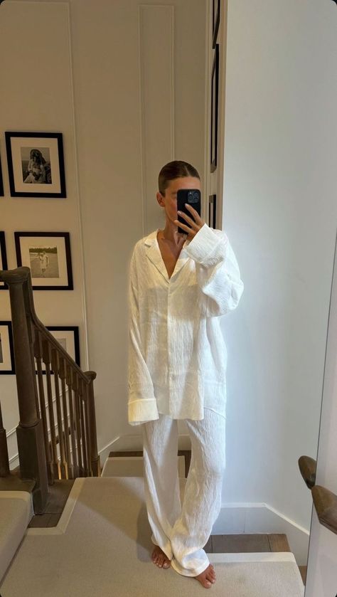 Emma Chamberlain Aesthetic, Chamberlain Aesthetic, Pijama Outfit, Aesthetic Pajamas, Pijama Pants, Outfit Pajamas, Pajamas Aesthetic, Pijama Party, Moodboard Ideas