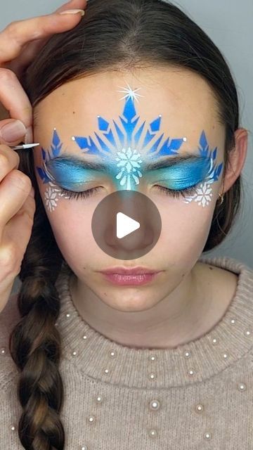 Frozen Face Painting Ideas, Elsa Face Paint Easy, Cinderella Face Paint, Girls Face Painting Ideas, Snowflake Face Paint, Face Painting Frozen, Quick Face Painting Ideas For Kids, Face Painting Princess, Blue Face Painting