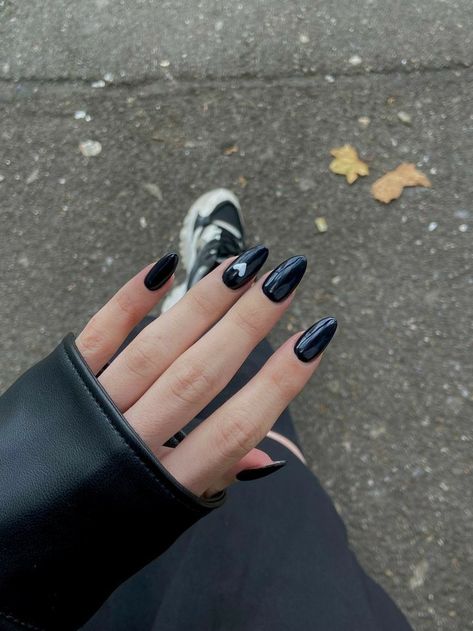 White Gel Nail Designs, Nails Black Heart, Acrylic Nails Black, Black Nails Short, Black And Blue Nails, Black Acrylic Nail Designs, Ballerina Acrylic Nails, Rounded Acrylic Nails, Black And White Nail Designs