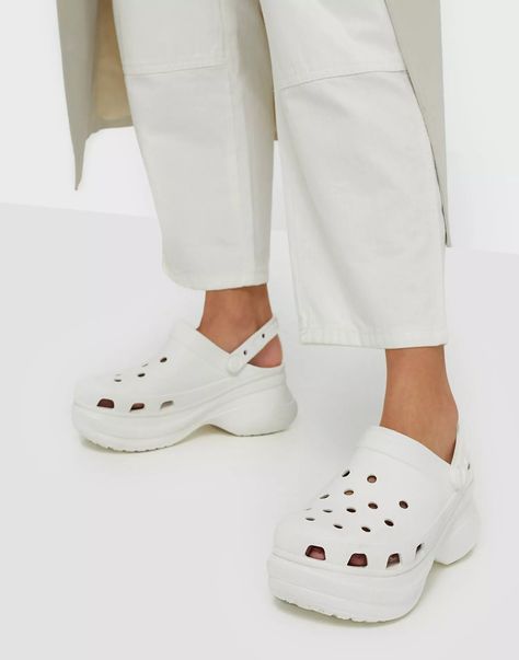 Brows here https://amzn.to/42vgl3a Bae Crocs Platform come in a variety of fashionable shades. Bae Clog Crocs Outfit, Bae Crocs, How To Style Crocs, Bae Clog, Cool Crocs, Crocs Platform, Platform Outfit, Styling Crocs, Crocs Outfit