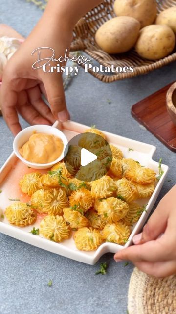 Namkin Snacks, Mashed Potatoes Fries, Mignonette Recipe, Hindi Food, Potato Recipe For Kids, Veg Fried Rice Recipe, Teatime Snacks, Potatoes Fries, Curry Puffs