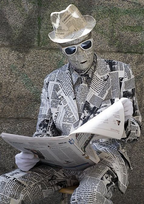 Nobody subscribes to living statues anymore: Due to decli... Dominique Faget / AFP/Getty Images Living Statue, Amedeo Modigliani, The Newspaper, Paper Art Craft, Paper Sculpture, Street Artists, Public Art, Malaga, Urban Art