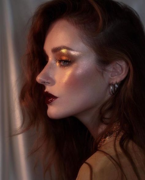 Gold Goddess Makeup, Goddess Costume Makeup, Bronze Texture, Multichrome Eyeshadow, Bronze Makeup Look, Vampy Makeup, Goddess Makeup, Goddess Aesthetic, Opal Moonstone