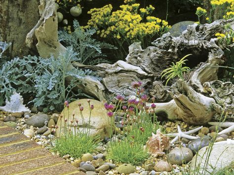 Coastal-themed Garden Gravel Border, Coastal Landscaping Ideas, Beach House Landscaping, Coastal Landscaping, Pebble Garden, Seaside Garden, Hardscape Design, Gravel Garden, Coastal Gardens