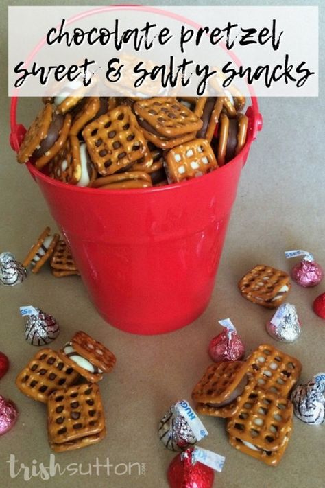 Chocolate Kiss Pretzel Bites, Pretzel Squares With Hershey Kisses, Square Pretzels With Hershey Kisses, Pretzels With Hershey Kisses, Pretzel Hershey Kiss, Hershey Kiss Pretzels, Pretzel Hershey Kisses, Pretzel Snack Recipes, Chocolate And Pretzels