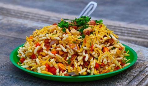 33 Vegan Indian Street Foods Bhel Puri Recipe, Bhel Recipe, Chats Recipe, Vegan Appetizer, Puri Recipes, Chaat Recipe, Best Street Food, Chaat Masala, Video Recipes