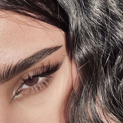 Straight Eyebrows, Fox Eyes, Emotional Photography, Cute Makeup Looks, Aesthetic Eyes, Instagram Ideas Photography, Hair And Beauty, Hazel Eyes, Light Makeup