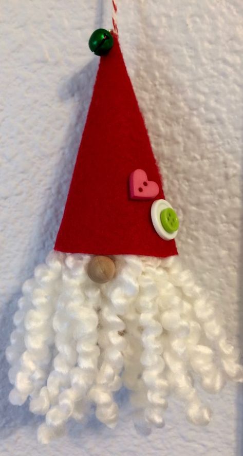 Easy to make Gnome with a wine cork base Peg Gnomes, Gift Box Templates, Make Gnomes, Button Crafts For Kids, Cork Creations, Gnome Crafts, Xmas Projects, Origami Templates, Xmas Art