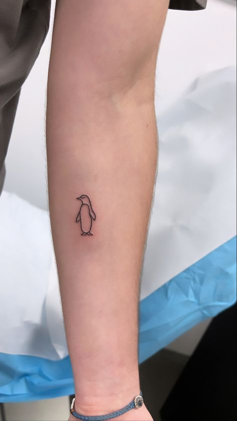 minimalist tattoo penguin small ideas Small Tattoos For Ladies, Cutest Tattoos, Small Nature Tattoo, Tattoos For Men And Women, Penguin Tattoo, Simple Tattoos For Women, Astrology Tattoo, With Tattoo, Forearm Tattoo Women