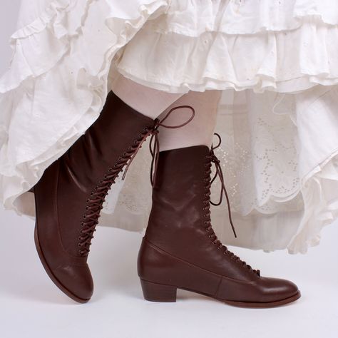 Victorian Leather Boots, Victorian Boots Outfit, 1910s Shoes, Cottagecore Boots, Lace Up Boot Outfit, Edwardian Boots, Brown Vintage Boots, Boots Victorian, Teen Boots