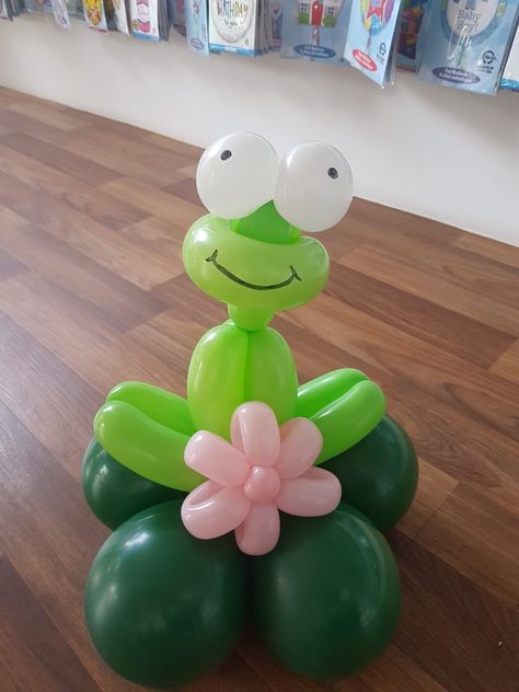 Frog Balloon Garland, Frog Themed Birthday Party Decorations, Frog Birthday Decorations, Frog Party Decorations, Balloon Frog, Frog Balloon, Frog Baby Showers, Frog Birthday Party, Frog Birthday