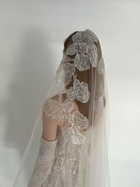 Flowered Veil 3D Wedding Veil Floral Applique Veil Romantic Wedding Veil With Flowers Embellished Long Wedding Veil - Etsy Unique Cathedral Veil, Vintage Lace Veil, Unique Wedding Veil, Spiderweb Veil, Flowered Veil, Unique Veils Wedding, Big Bridal Hair, Statement Veils, Wedding Veil With Flowers