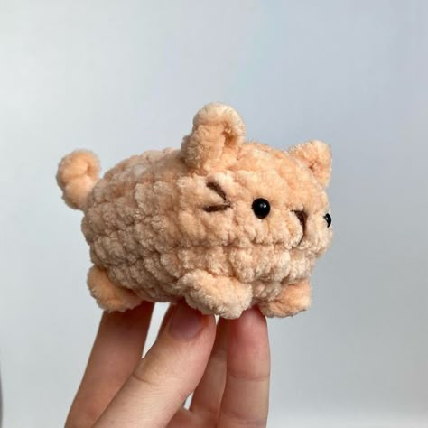 Kat Haken, Easy Crochet Animals, Crochet Plushies, Kawaii Crochet, Crochet Design Pattern, Beginner Crochet Projects, Quick Crochet, Fun Crochet Projects, Fun Crochet