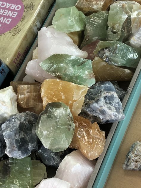 Crystal Vibes, Spiritual Decor, Spiritual Crystals, Pretty Rocks, Cool Rocks, Crystal Collection, Grape Leaves, Crystal Gems, Stone Rocks