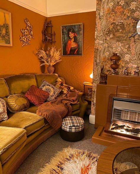 rainy autumn days in this cozy little spot.🍂🥰#70slivingroom #70saesthetic #70sart #retroart #kitsch #bohoismyjam #showmeyourboho #70s… | Instagram 70s French Interior Design, 70s Style Home Decor, Moody 70s Decor, Yellow Accent Wall Living Room, Brown Living Room Aesthetic, 70s Aesthetic Living Room, 70s House Design, 70s House Interior, 70s Room Aesthetic