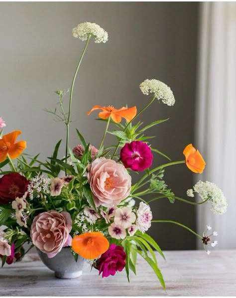 Academic Wedding, Poppy Centerpiece, Dining Table Flowers, Summer Rehearsal Dinner, Flora Designs, Bali Flowers, Valentine's Day Flowers, Small Flower Arrangements, Tulips Arrangement