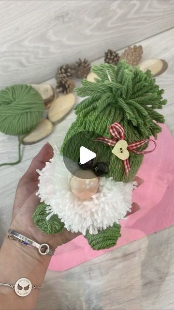 Yarn Gnomes, Christmas Yarn Crafts, Christmas Pom Pom Crafts, Diy Natal, Gnome Diy, Easy Yarn Crafts, October Ideas, Gnome Tutorial, Christmas Yarn